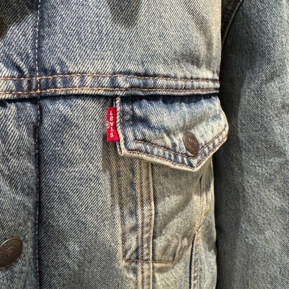 NWT XL Levi's Denim Jacket with Sherpa Lining - Picture 2 of 3